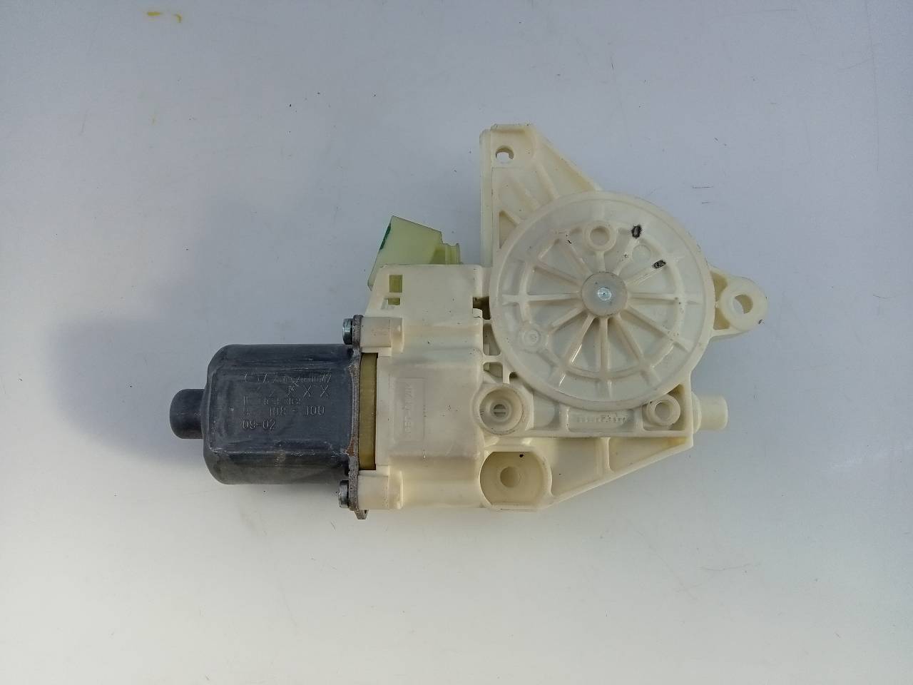 MERCEDES-BENZ C-Class W204/S204/C204 (2004-2015) Rear Right Door Window Control Motor A2048200642, E1-A2-52-1 23297235