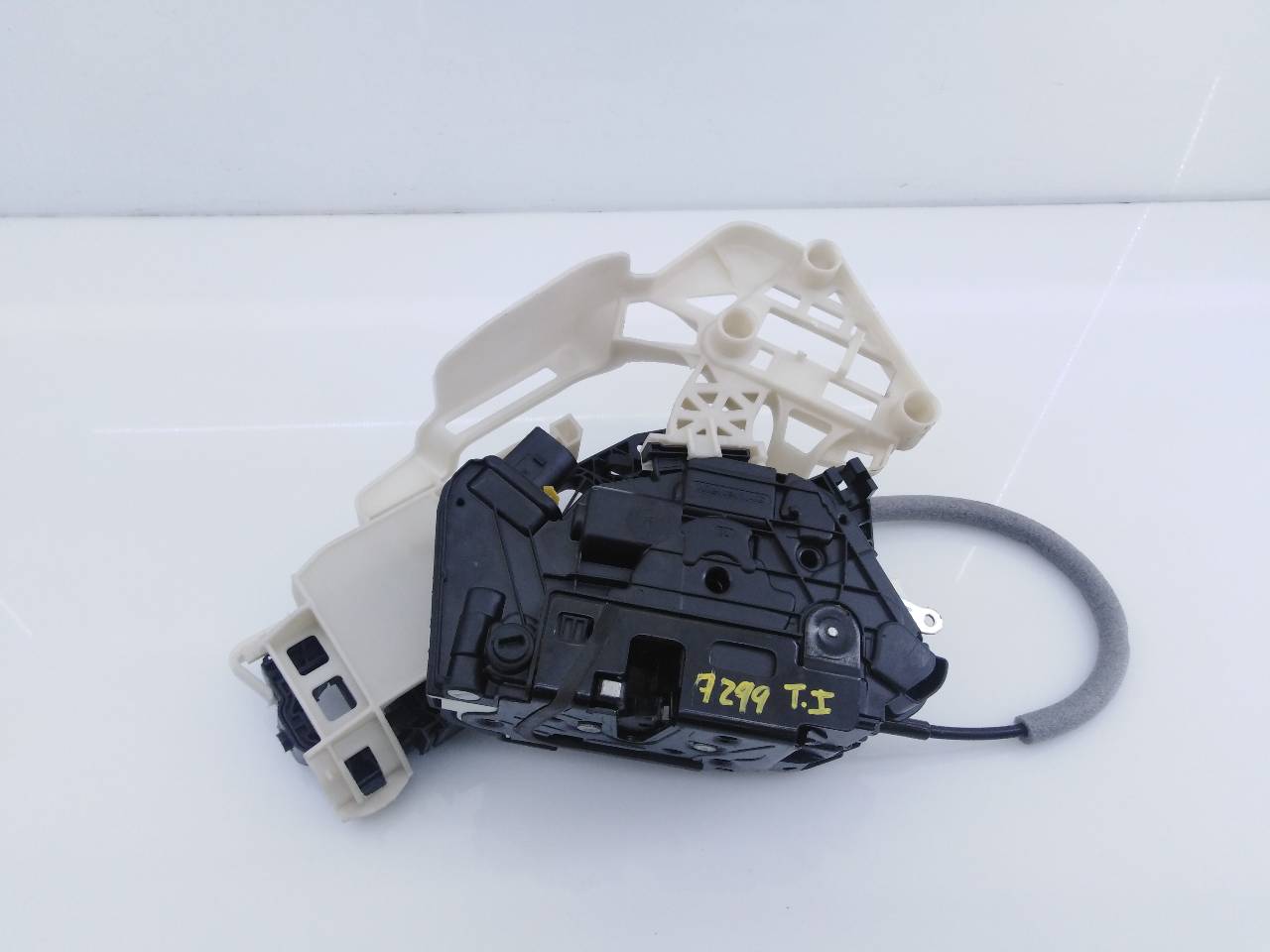 VOLKSWAGEN Tiguan 1 generation (2007-2017) Rear Left Door Lock 05A5N0839015G, E1-B6-32-2 18577487