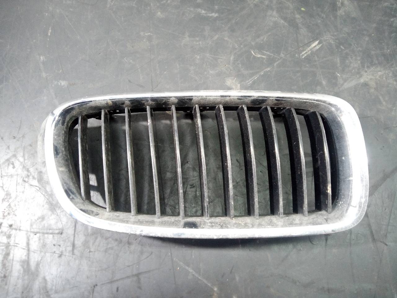 BMW 3 Series F30/F31 (2011-2020) Grila radiatorului 18801310, P2-A2-23 24083897