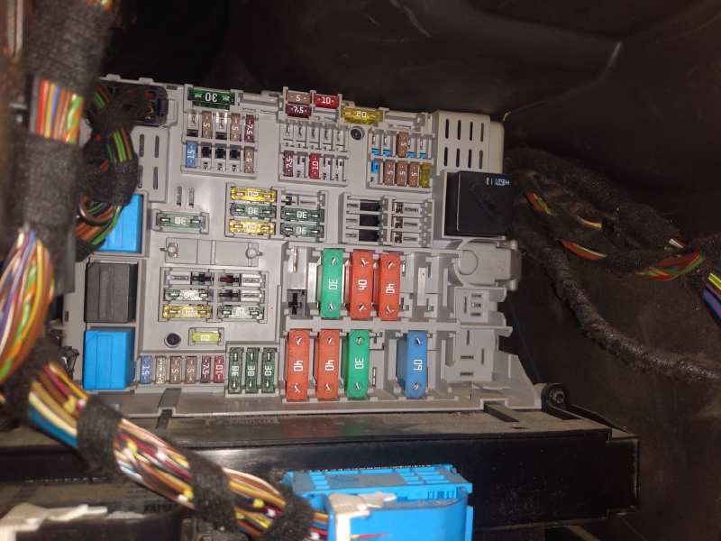 BMW 3 Series E90/E91/E92/E93 (2004-2013) Fuse Box 61146971370 18503274