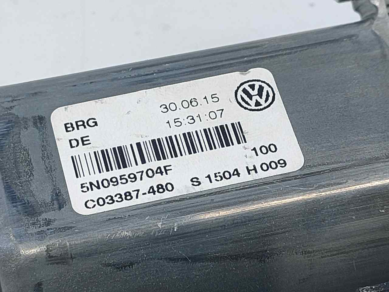 VOLKSWAGEN Tiguan 1 generation (2007-2017) Aizmugurējo labo durvju loga vadības motorīts 5N0959704F, 18065330, E1-B6-56-2 20956508