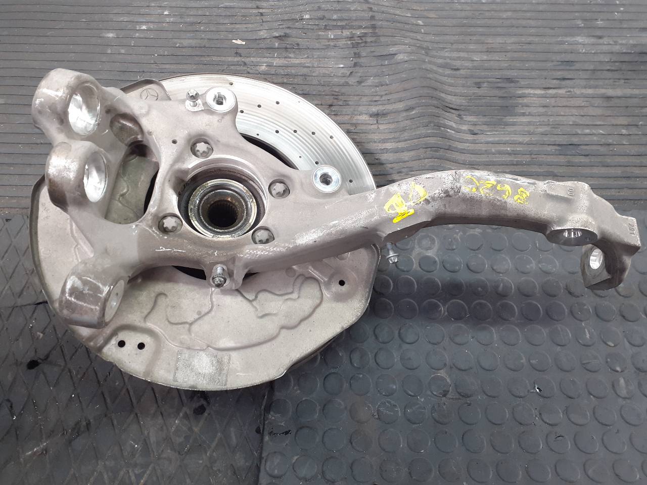 MERCEDES-BENZ GLC Coupe C253 (2016-2019) Front Left Wheel Hub A0004212312 24485803