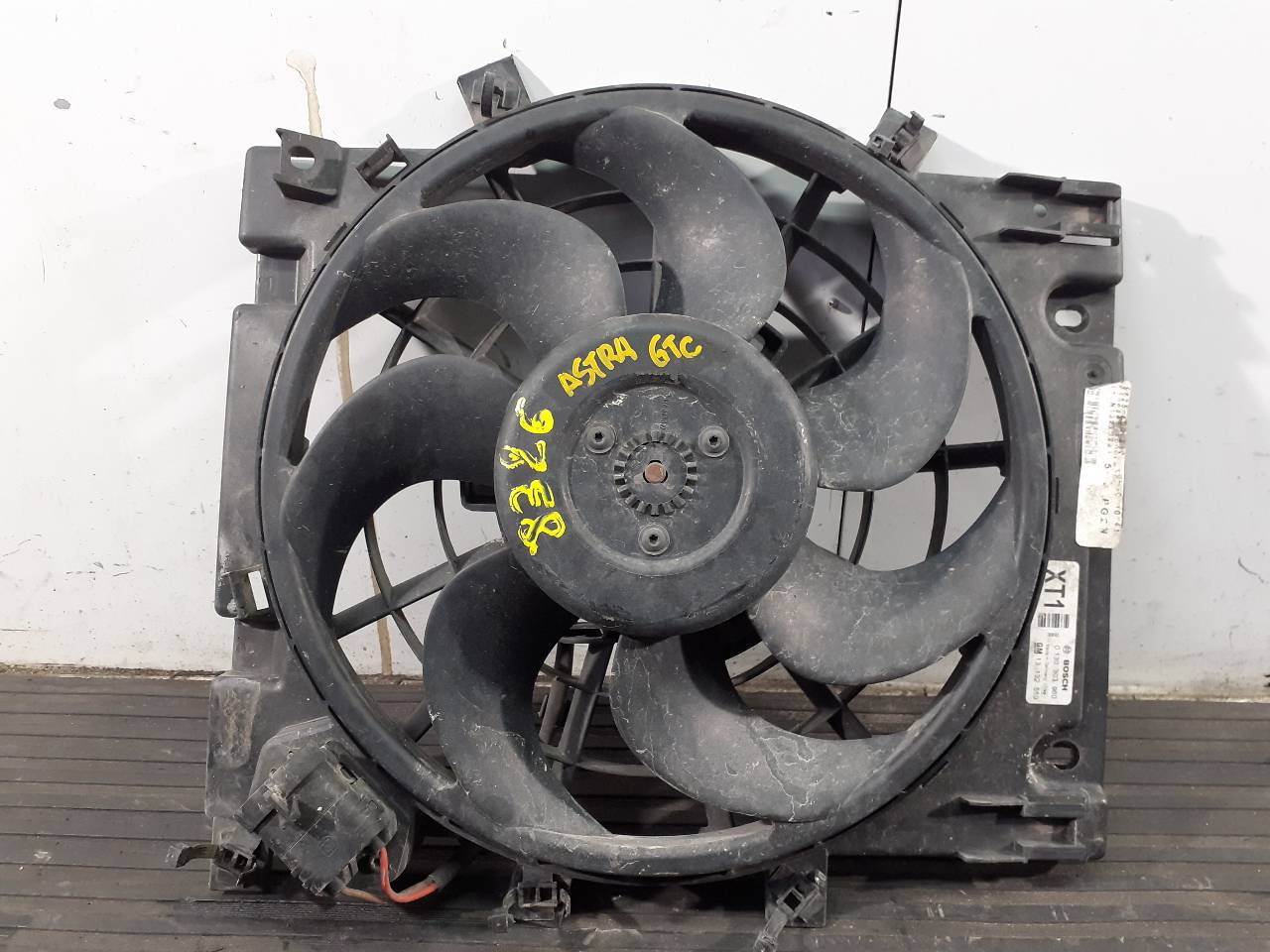 OPEL Astra J (2009-2020) Difūzoriaus ventiliatorius 0130303960 18697040