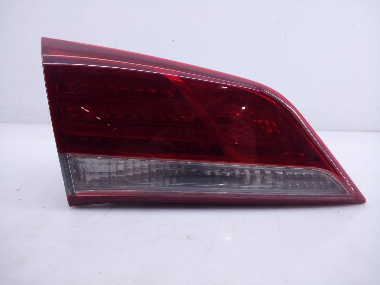 HYUNDAI i40 VF (1 generation) (2011-2020) Фонарь крышки багажника левый E2-B5-44-1 26280489