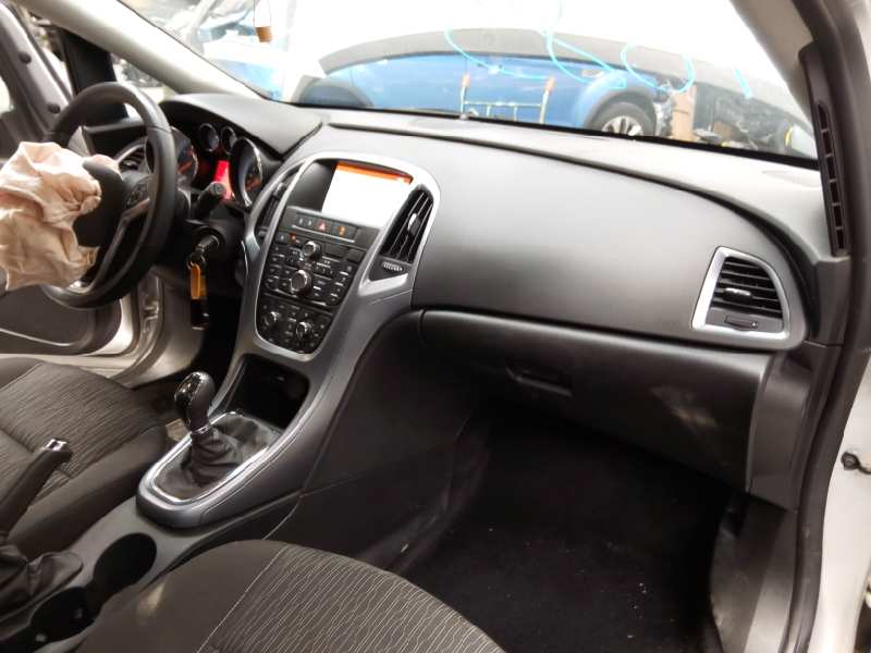 OPEL Astra J (2009-2020) Ремень безопасности задний правый 616569200C,E2-B6-24-4 18383102