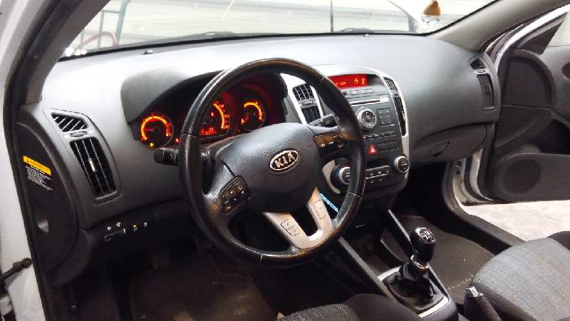 KIA Cee'd 1 generation (2007-2012) Andra interiördelar 957101H700, 937001H000 18375113