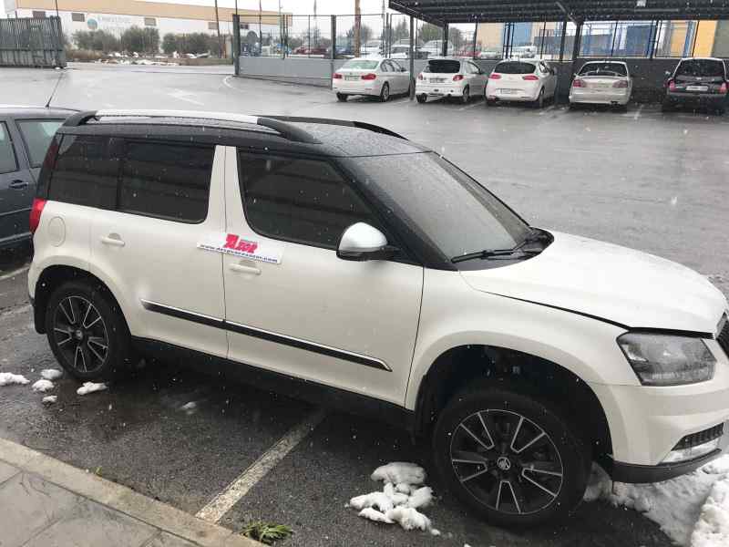 SKODA Yeti 1 generation (2009-2018) Стеклоподъемник задней правой двери 5L0839402B 18343856