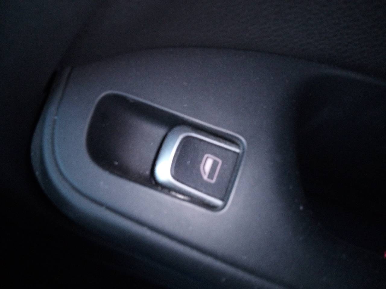 AUDI A5 Sportback Priekinių dešinių durų langų pakėlimo mygtukai 18751599