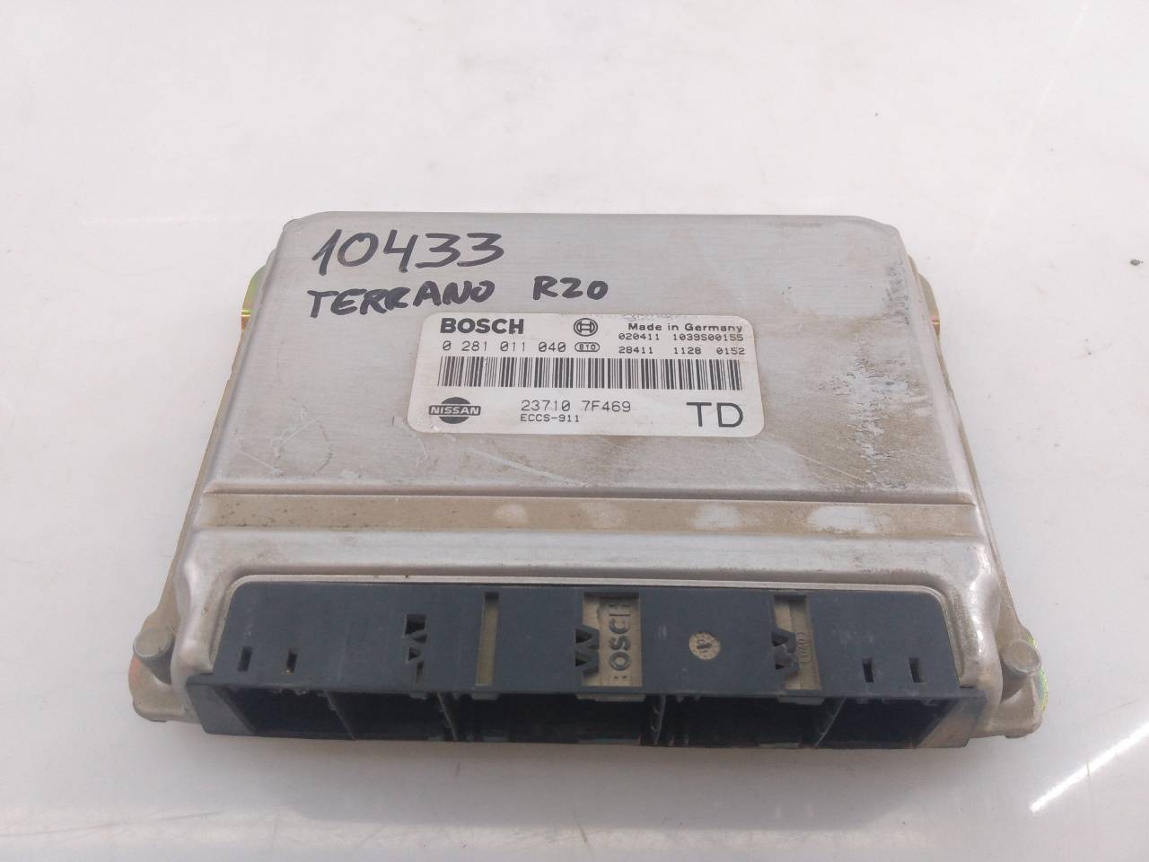 VOLVO Terrano 2 generation (1993-2006) Engine Control Unit ECU 0281011040, 237107F469, E3-B4-13-4 21798348