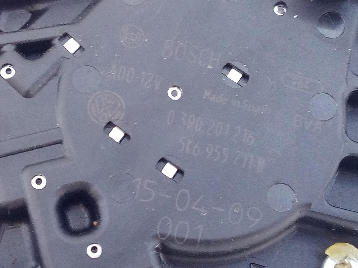VOLKSWAGEN Touran 1 generation (2003-2015) Моторчик заднего стеклоочистителя 5K6955711B, 0390201216, E1-B6-52-2 20968269