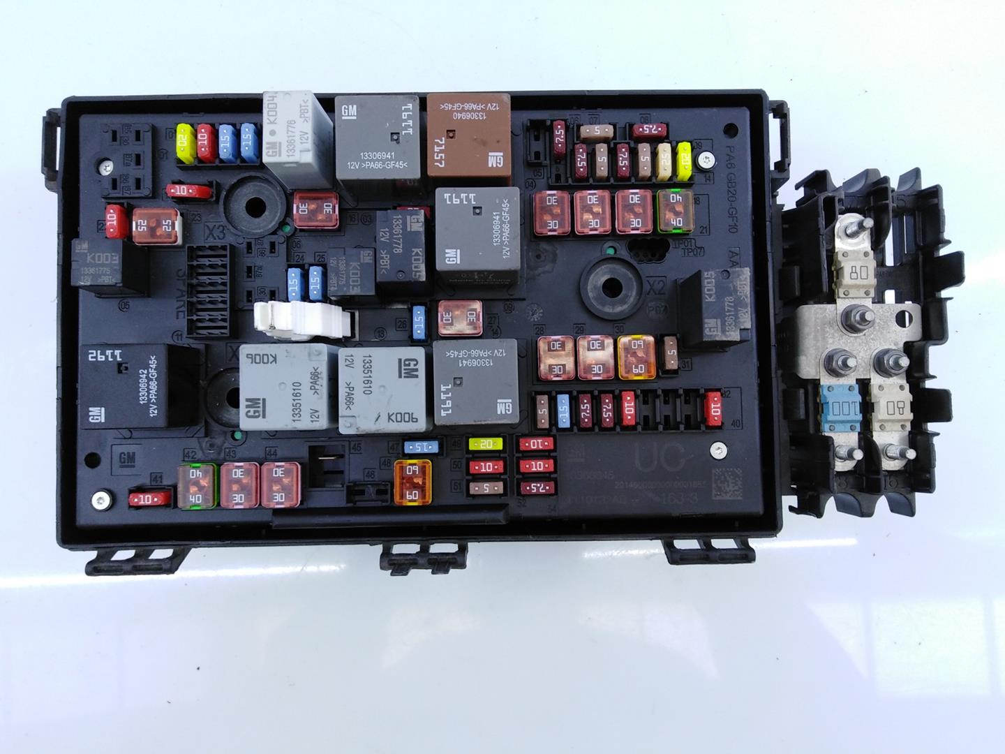 OPEL Astra J (2009-2020) Fuse Box 13368645, 1110132AB, E3-A5-30-3 18645277