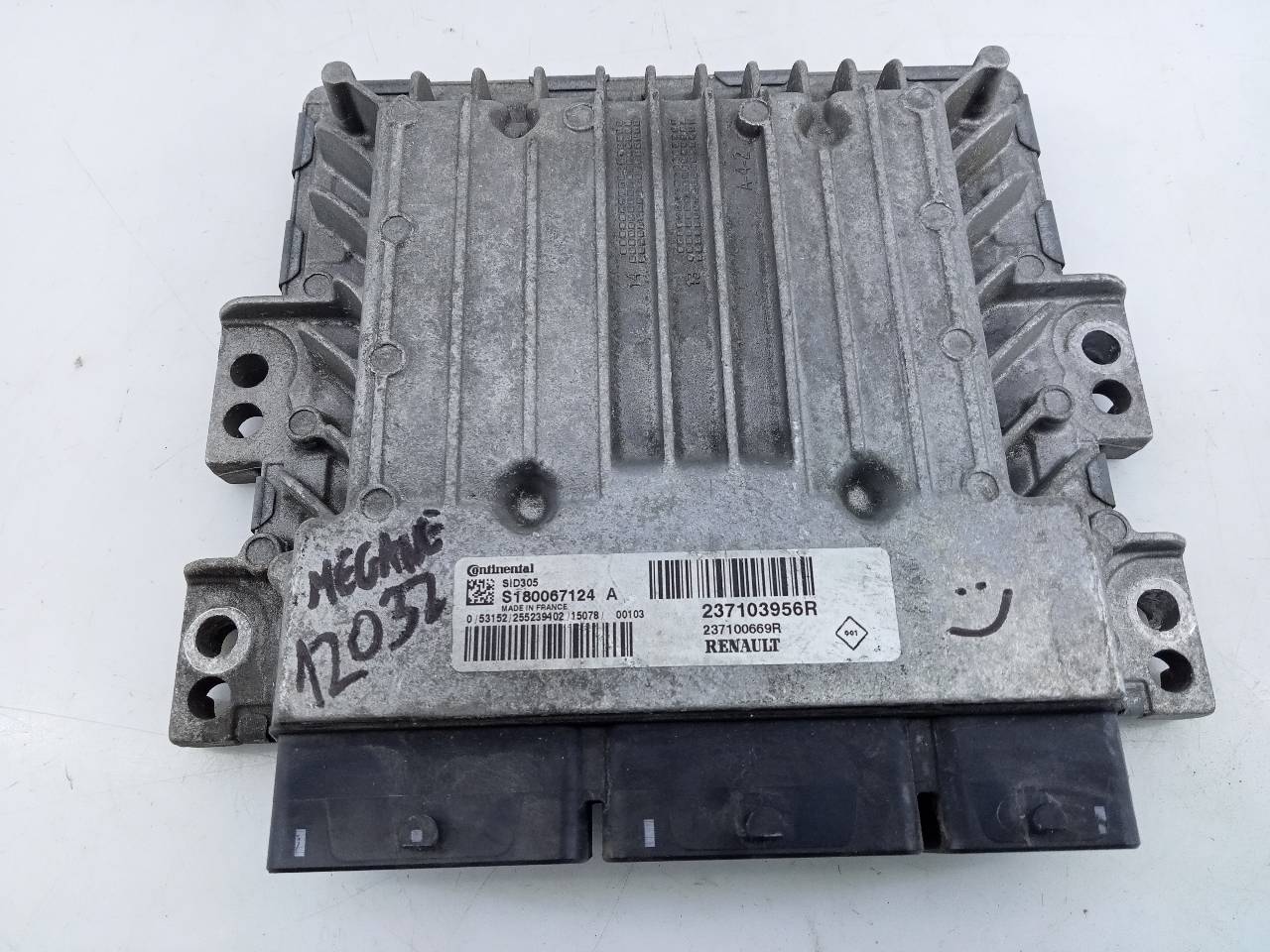 RENAULT Megane 3 generation (2008-2020) Moottorin ohjausyksikkö ECU 237103956R,S180067124,E2-A1-40-1 23302889