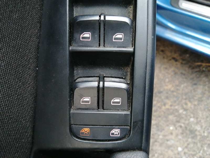 AUDI A4 B8/8K (2011-2016) Priekinių kairių durų langų pakėlimo mygtukai 24484792