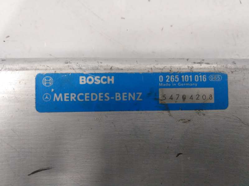 MERCEDES-BENZ 190 (W201) 1 generation (1982-1993) Блок управления двигателем 0265101016, 54704208, E3-A1-3-2 18531189