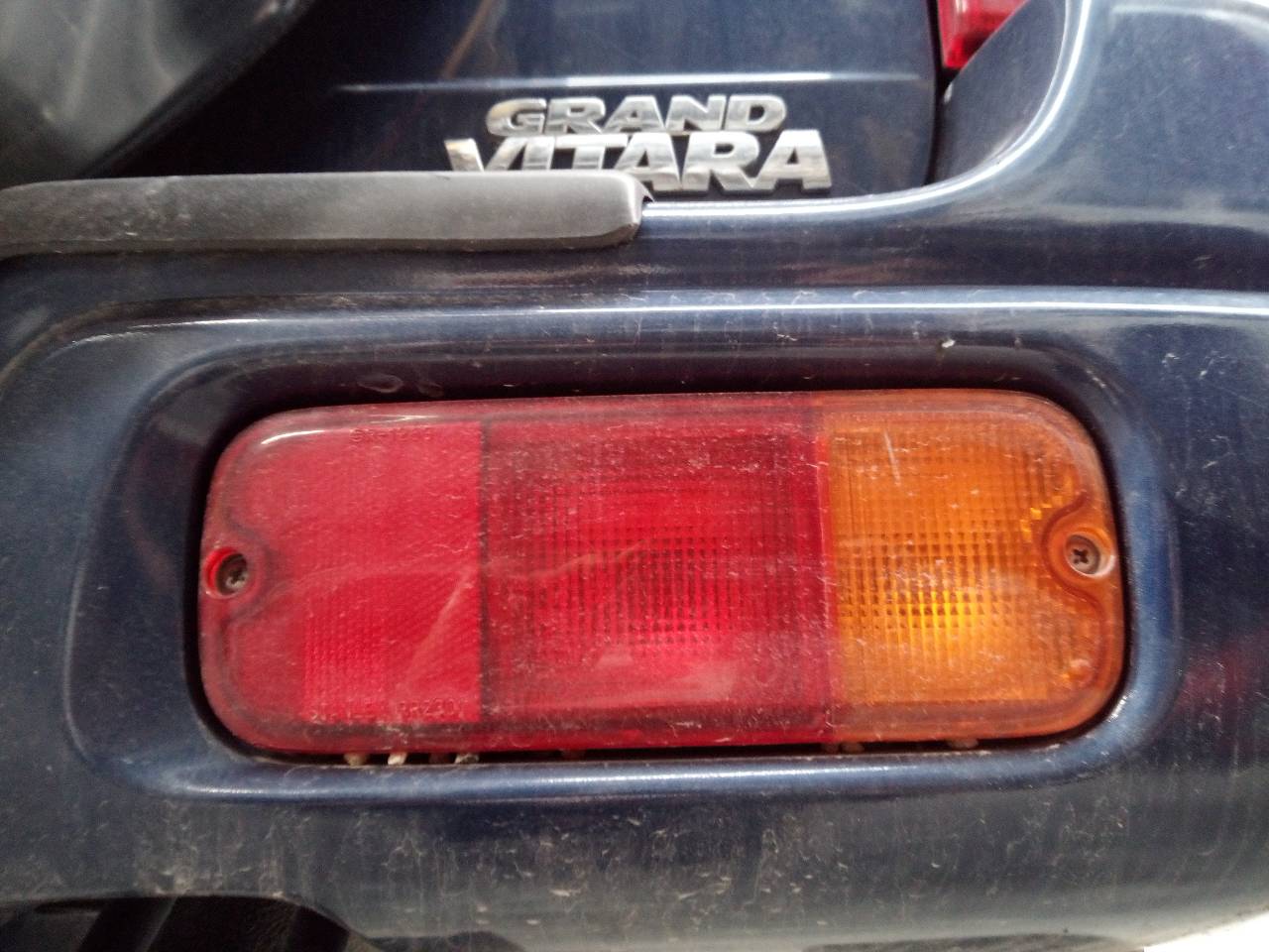 SUZUKI Grand Vitara 1 generation (1998-2006) Jobb hátsó ködlámpa 23301885