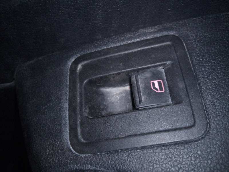 VOLKSWAGEN Caddy 4 generation (2015-2020) Front Right Door Window Switch 18679632