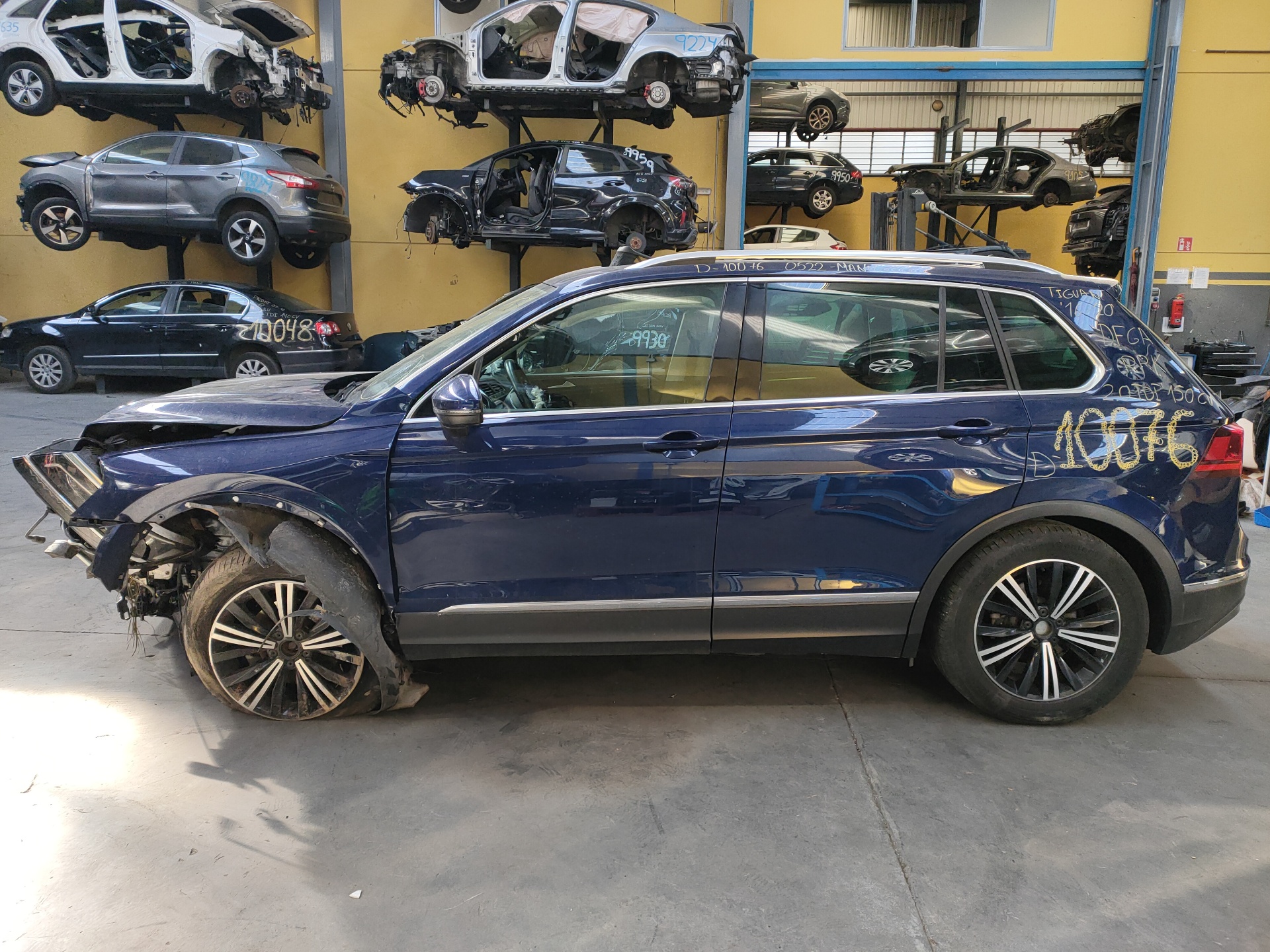 VOLKSWAGEN Tiguan 1 generation (2007-2017) Стеклоподъемник передней левой двери 5Q0959802C, E1-A5-27-1 21796568