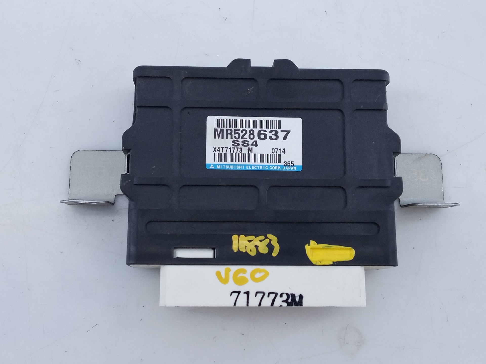 VOLKSWAGEN Pajero 3 generation (1999-2006) Other Control Units MR528637 23300548