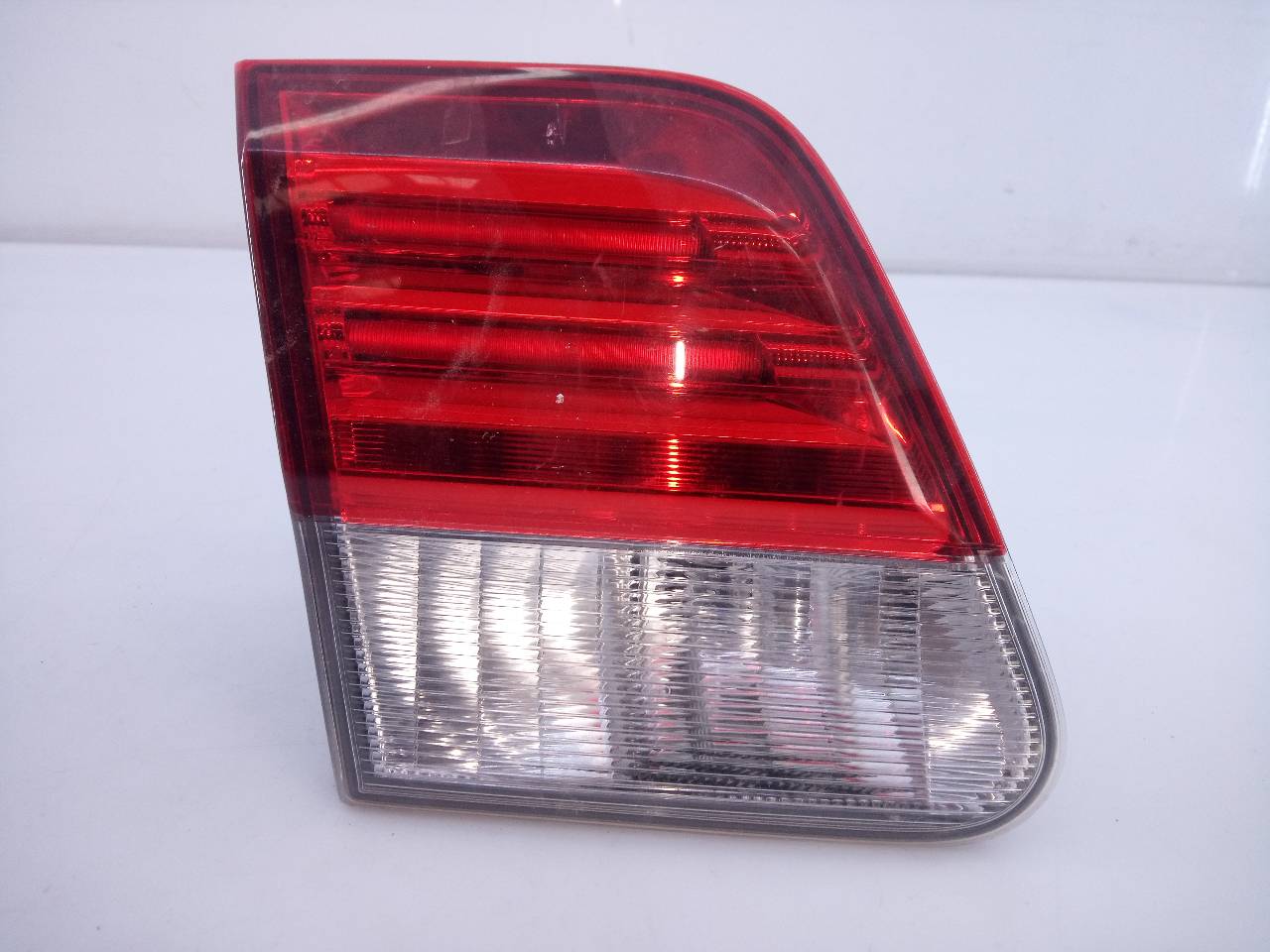 TOYOTA Avensis T27 Left Side Tailgate Taillight 8159005130, E2-B4-60-2 20958589