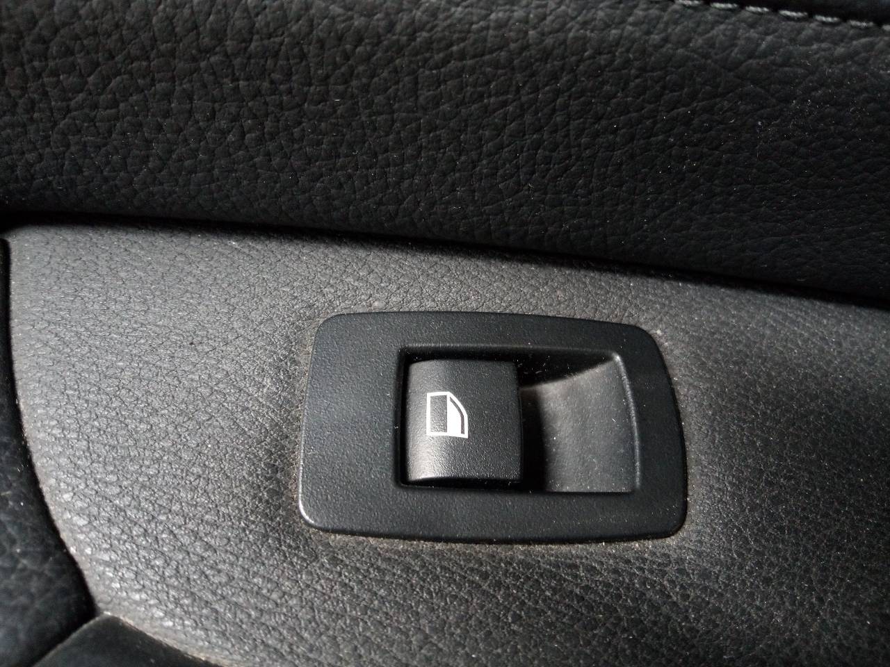 BMW X1 F48/F49 (2015-2023) Превключвател за управление на прозореца на задната дясна врата 25367615
