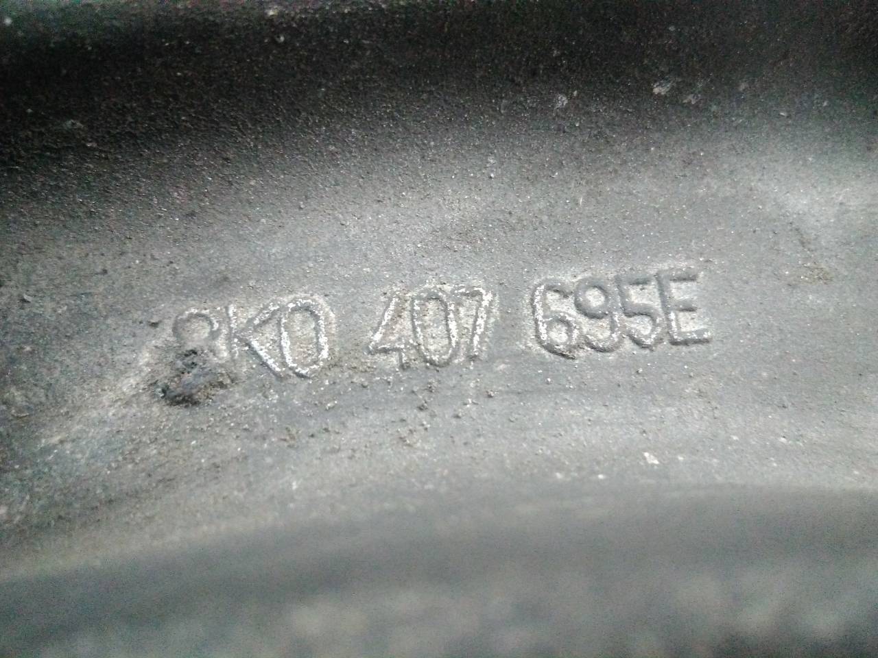 AUDI A4 B8/8K (2011-2016) Priekinė dešinė apatinė šakė 8K0407695E, P1-A4-24 24025348