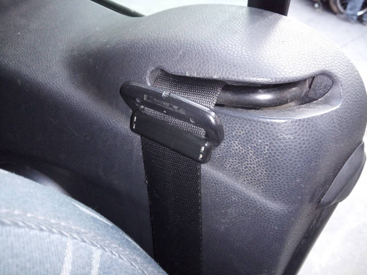 MINI Cabrio R52 (2004-2008) Front Left Seatbelt 24102762