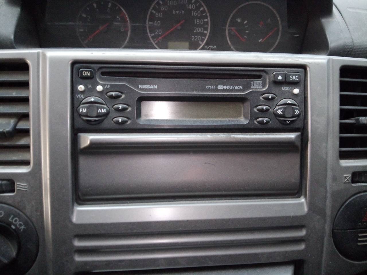 NISSAN X-Trail T30 (2001-2007) Muzikos grotuvas be navigacijos 24085407