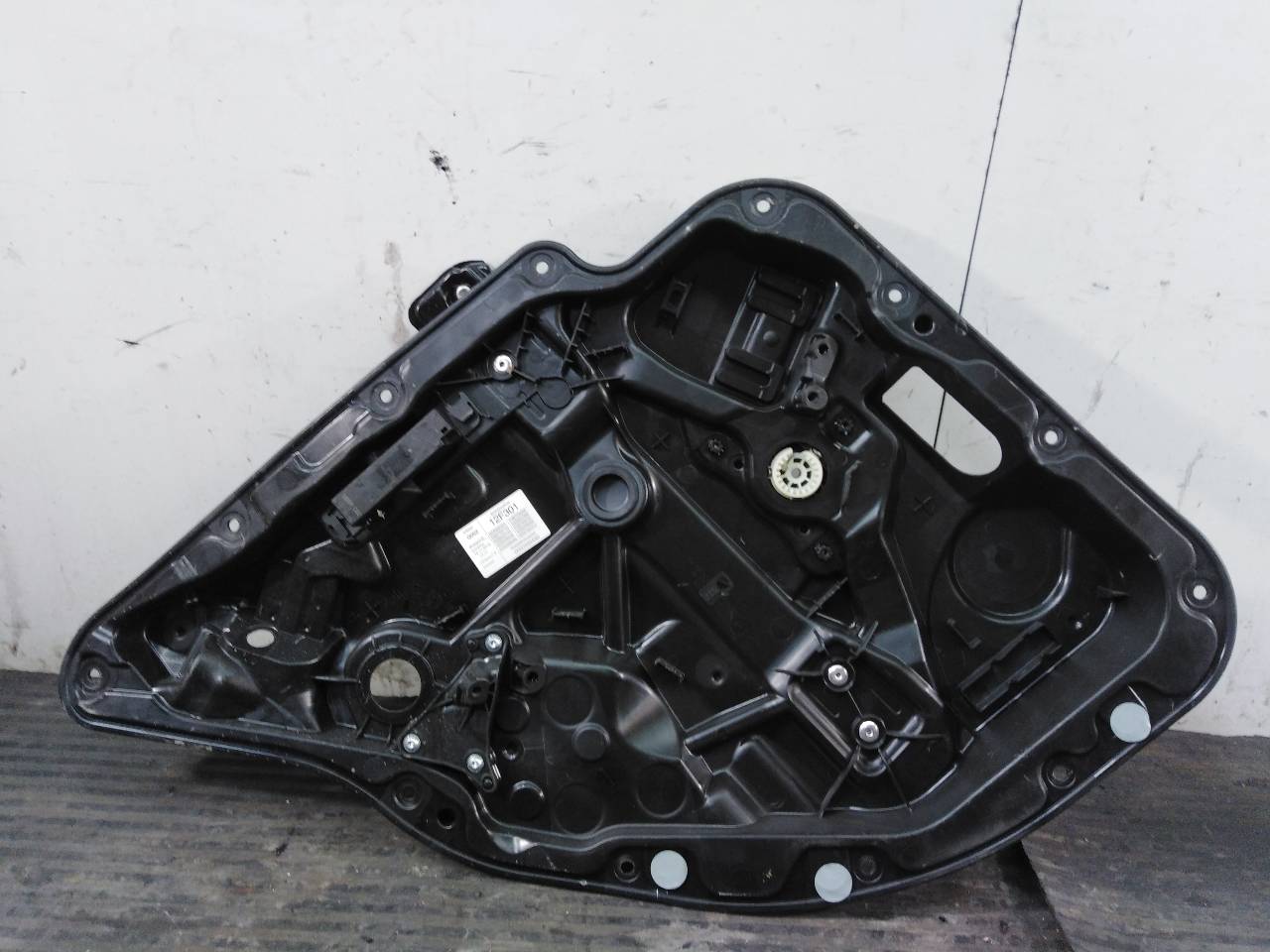 MERCEDES-BENZ C-Class W205/S205/C205 (2014-2023) Rear left door window lifter A2059060301, P2-B4-13 18741033