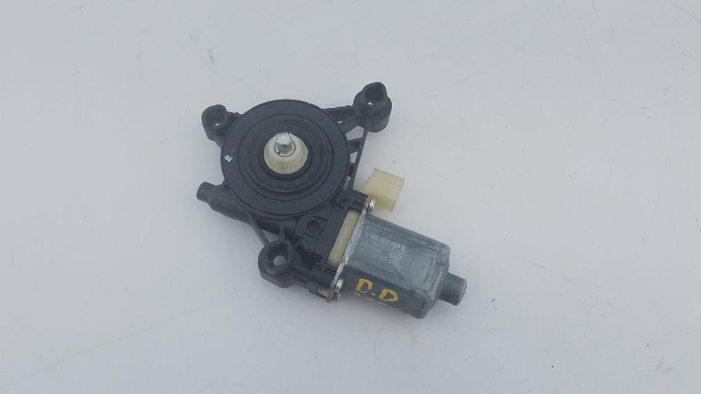 Motor elevalunas delantero derecho DTSB 0130822716 de Skoda Kodiaq (ns7, nv7) 2016-0 150 CV con 8 km