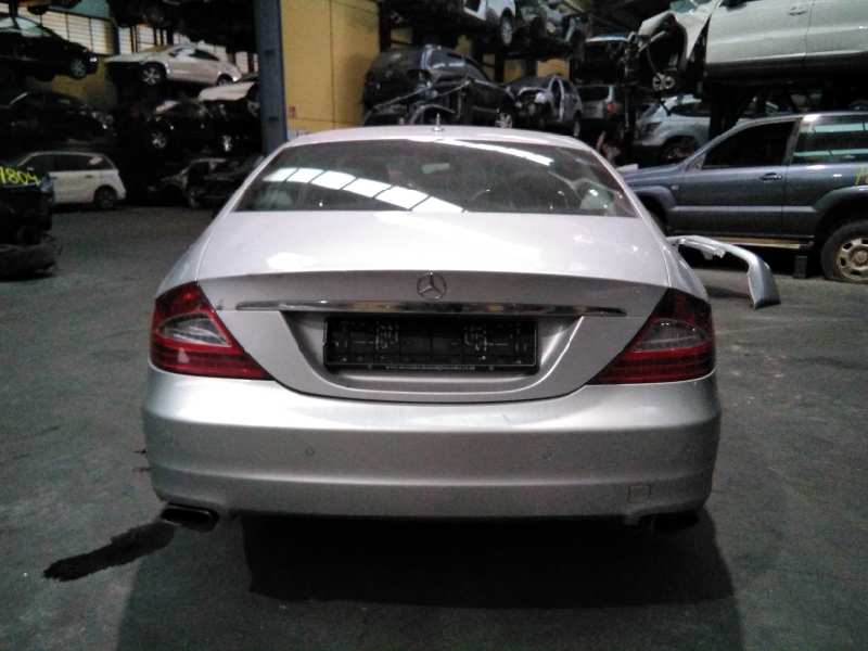 MERCEDES-BENZ CLS-Class C219 (2004-2010) Противотуманка бампера передняя правая 030507700201Q06,E1-A2-3-1 18649536