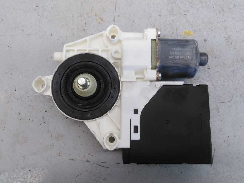 VOLKSWAGEN Tiguan 1 generation (2007-2017) Moteur de lève-vitre de porte avant gauche 0130822467,C64307100,E1-B6-2-1 18577457