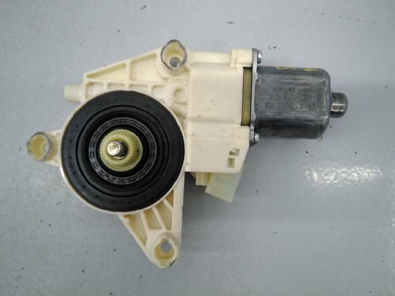 MERCEDES-BENZ C-Class W204/S204/C204 (2004-2015) Front Left Door Window Regulator Motor A2048200142, E1-A2-40-1 18539240