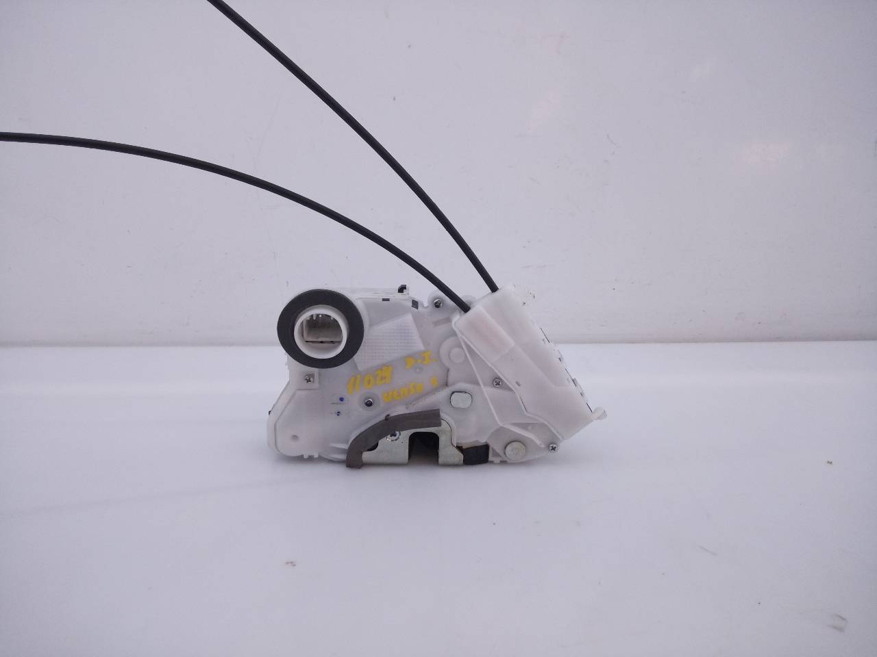 TOYOTA Verso 1 generation (2009-2015) Front Left Door Lock E2-B4-55-1 23724714