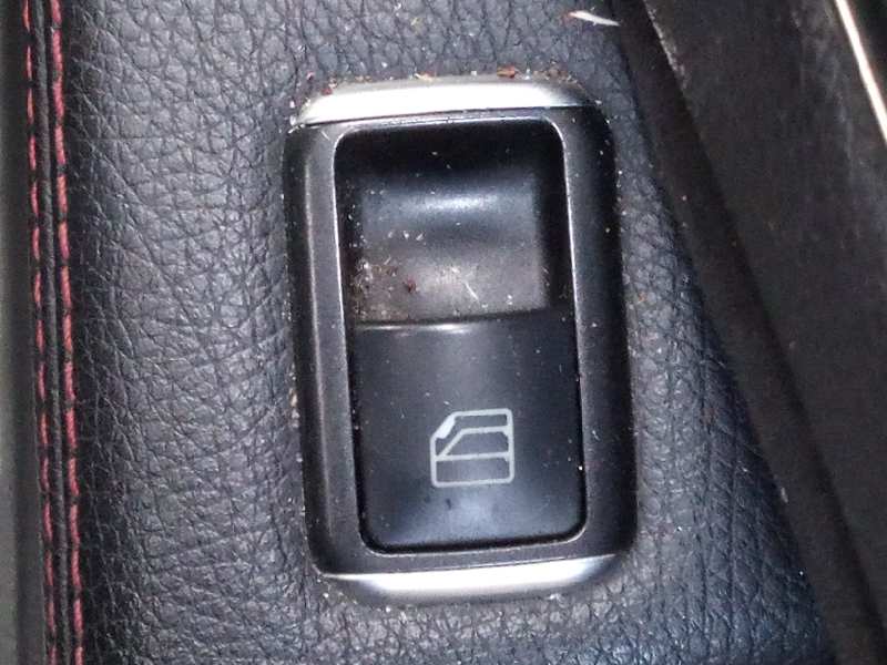 MERCEDES-BENZ A-Class W176 (2012-2018) Front Right Door Window Switch 18650954