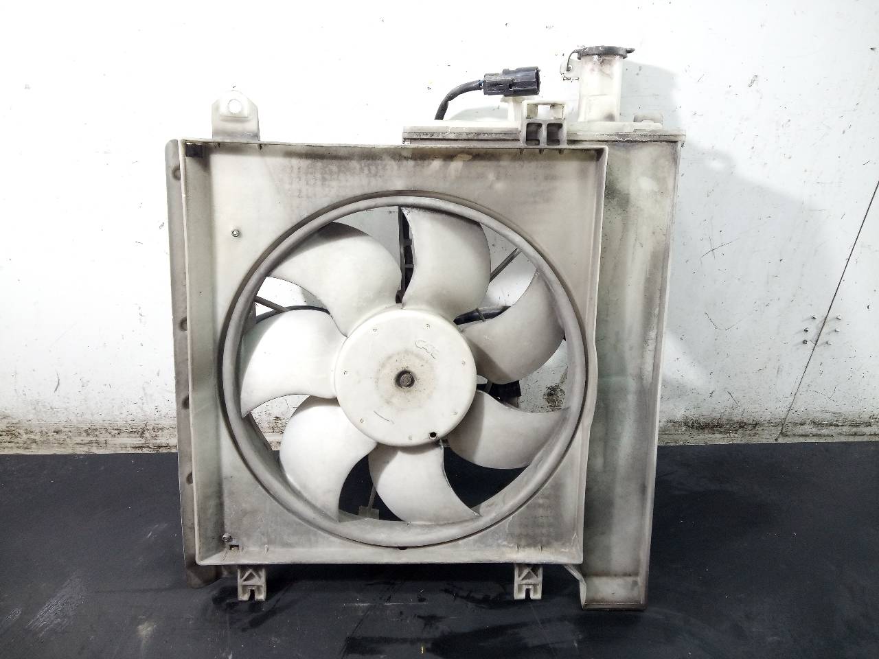 TOYOTA Aygo 1 generation (2005-2014) Difūzoriaus ventiliatorius 163600Q0200, GMV5620B0T1, P2-A7-4 21821652