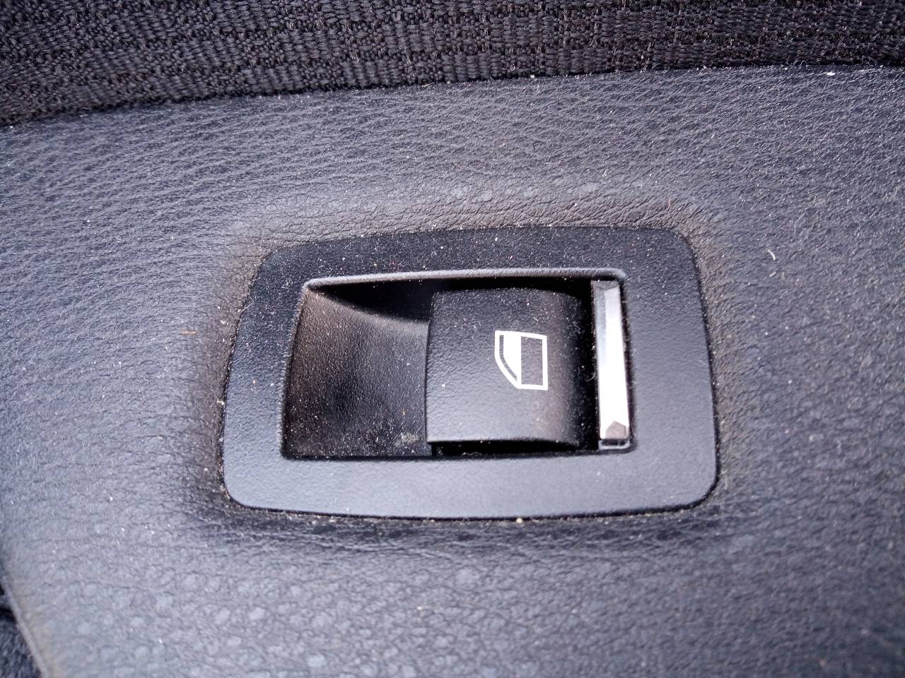 BMW X4 F26 (2014-2018) Front Right Door Window Switch 21011814