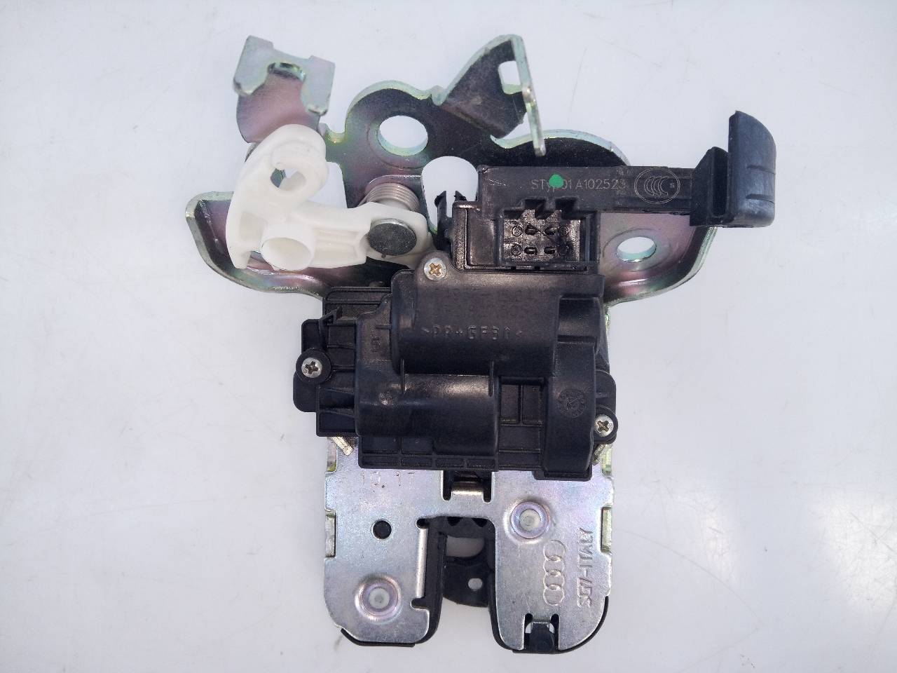 SEAT Toledo 4 generation (2012-2020) Aizmugurējā bagāžnieka slēdzene 8R0827505A, E1-B6-3-2 21802423