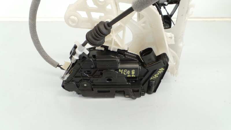 VOLKSWAGEN Tiguan 1 generation (2007-2017) Front Right Door Lock 5N1837016F,E1-B6-4-3 18389120