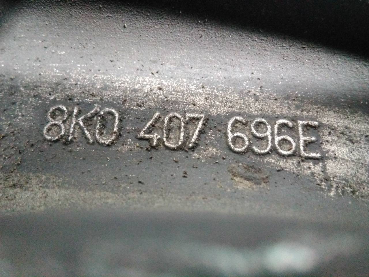AUDI A4 B8/8K (2011-2016) Priekinė kairė apatinė šakė 8K0407696E, P1-A4-24 24025350