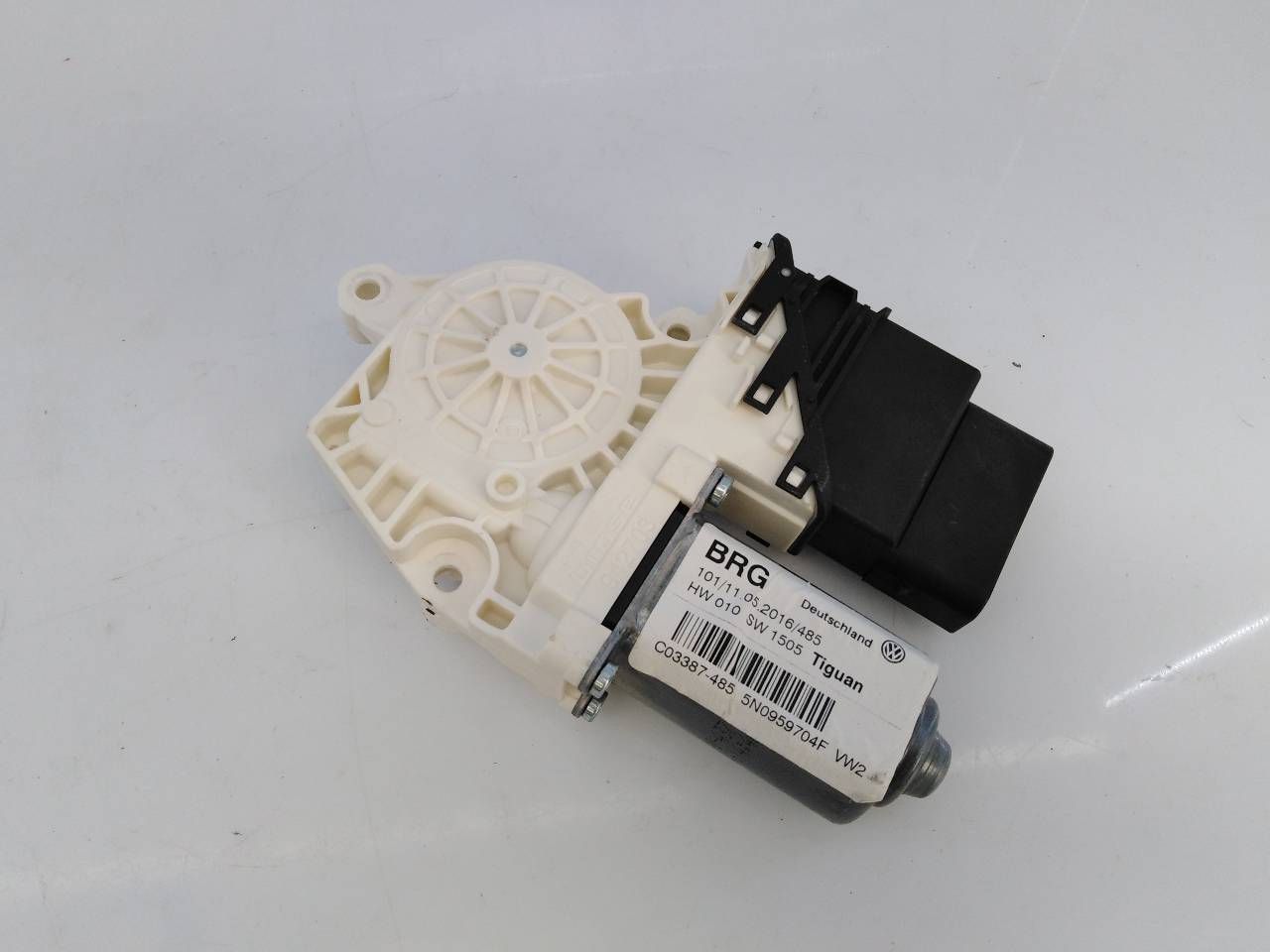 VOLKSWAGEN Tiguan 1 generation (2007-2017) Rear Right Door Window Control Motor 5N0959704F, C03387485, E1-B6-4-2 18705437