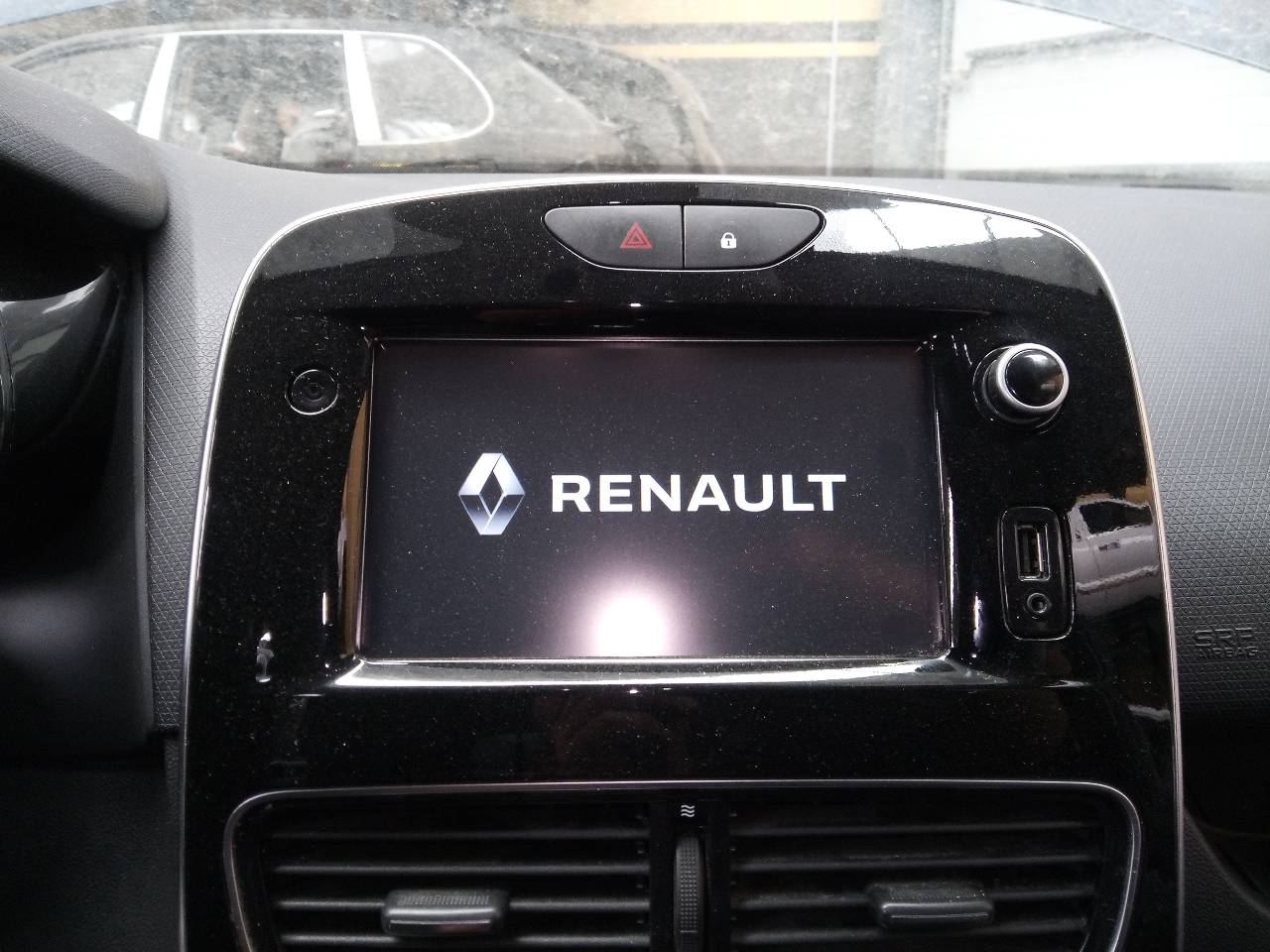 RENAULT Clio 3 generation (2005-2012) Musikspelare med GPS 281157941R, 281157941RTP175, E2-A3-13-2 21458938