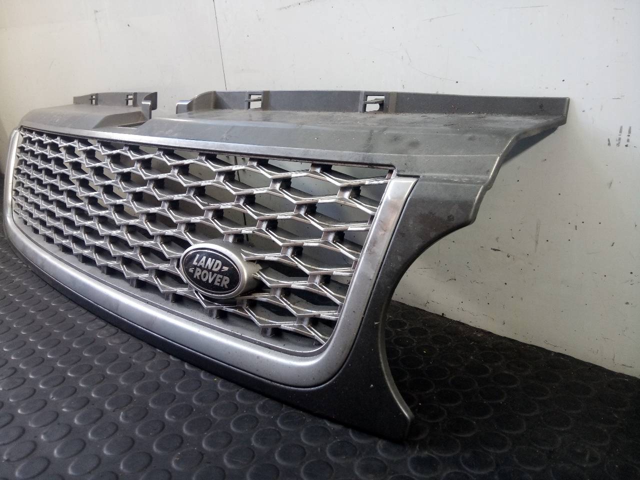 LAND ROVER Range Rover Sport 1 generation (2005-2013) Radiator Grille AH3M8138, P2-B2-39 18752093