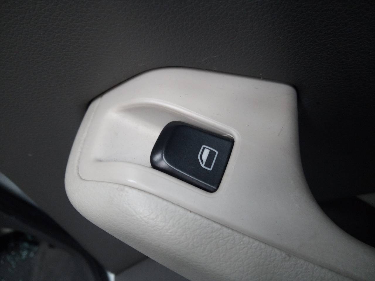 AUDI Q5 8R (2008-2017) Rear Right Door Window Control Switch 25367548