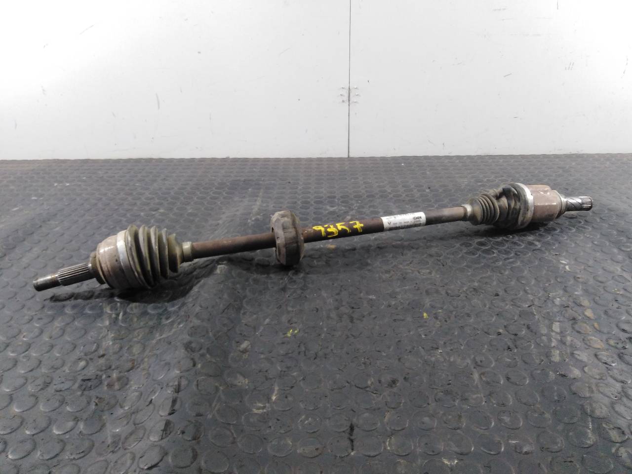 DACIA Sandero 2 generation (2013-2020) Front Right Driveshaft 391007857R, P1-A6-33 23241493