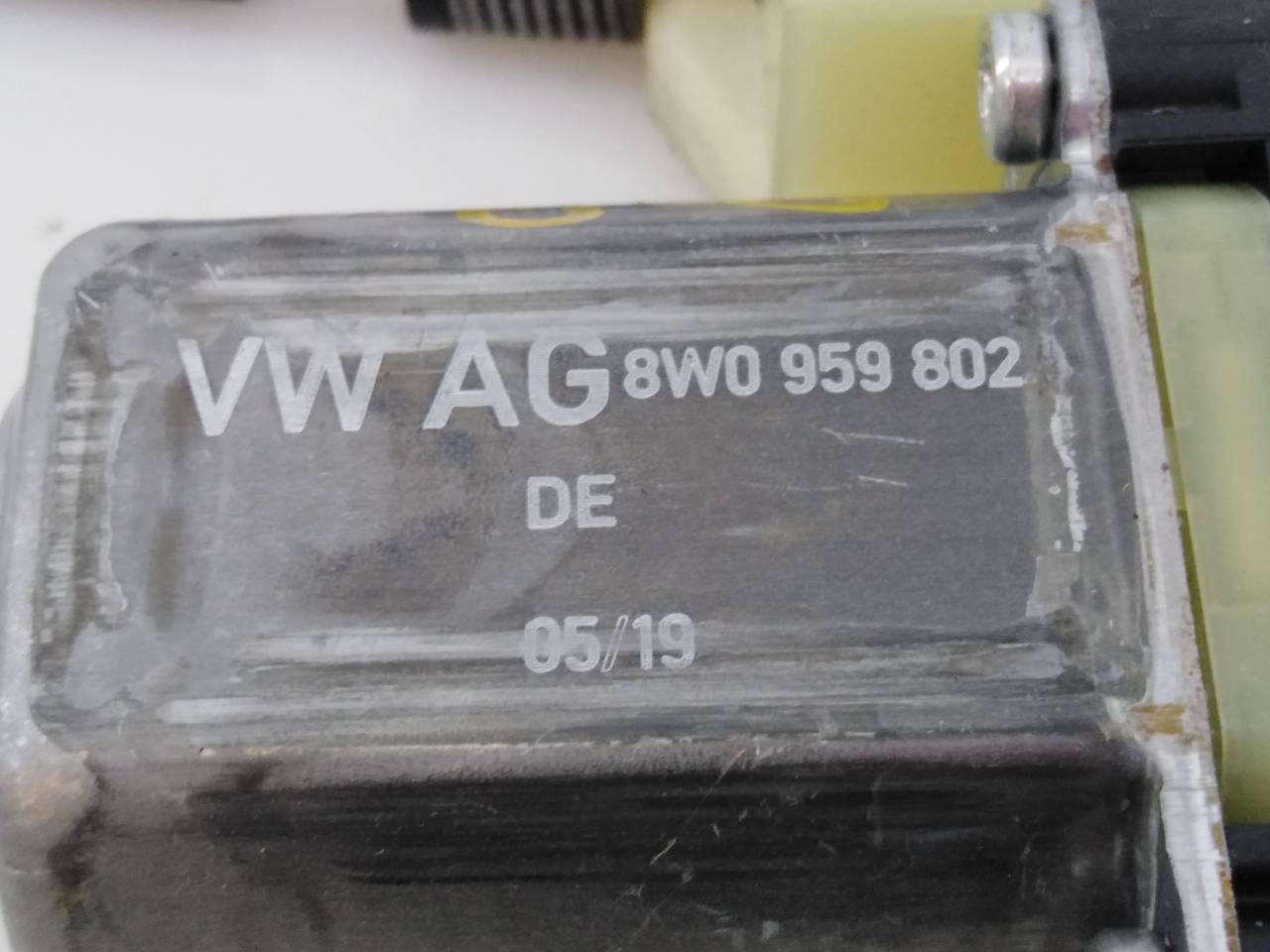 AUDI A1 GB (2018-2024) Стеклоподъемник передней правой двери 8W0959802, E1-B6-43-2 24011539
