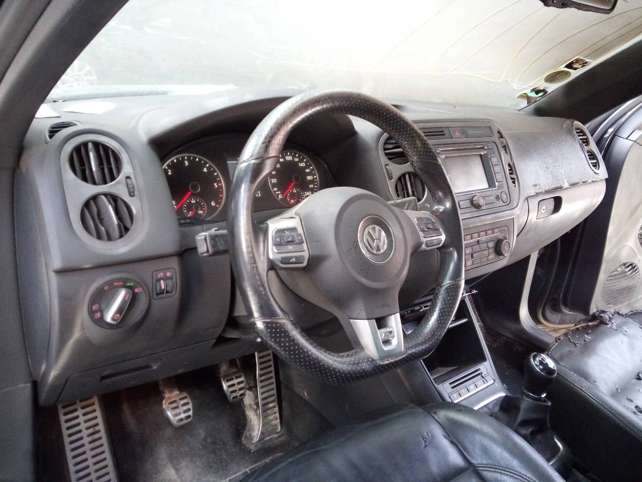 VOLKSWAGEN Tiguan 1 generation (2007-2017) Galinių kairių durų stiklo pakelėjo varikliukas 5N0959703F,E2-A1-20-1 20962761