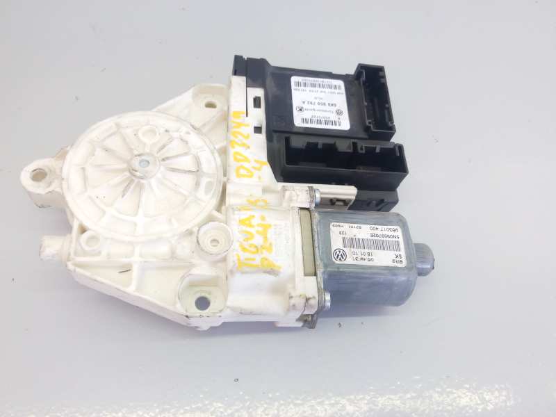 VOLKSWAGEN Tiguan 1 generation (2007-2017) Front Right Door Window Control Motor 5N183730E, E1-B6-44-1 22935214