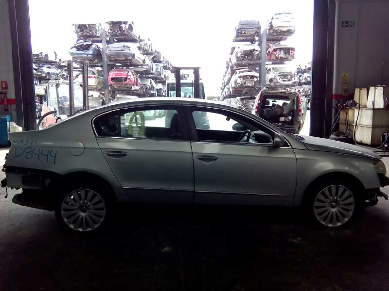 VOLKSWAGEN Passat B6 (2005-2010) Стартер P3-B7-4-2 18702972