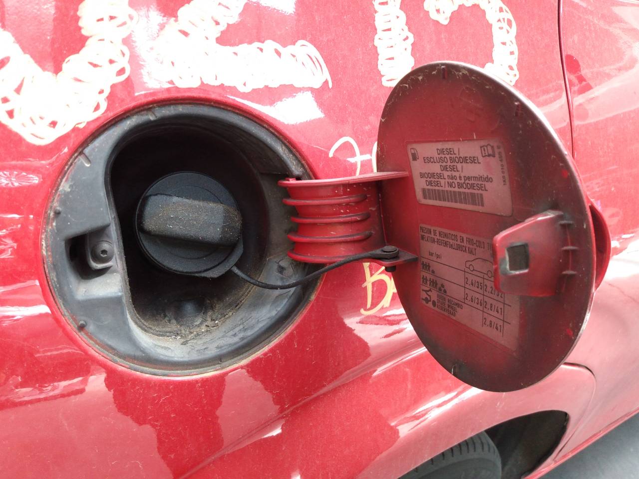 SEAT LEON (1P1) Fuel tank cap 20957431 Used parts online 8478735