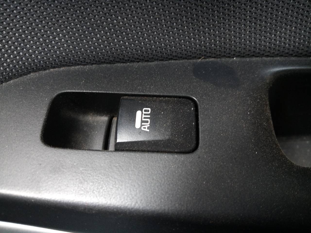 KIA Cee'd 2 generation (2012-2018) Rear Right Door Window Control Switch 24077279